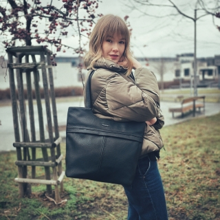 Velká shopper kabelka z měkčí syntetické kůže Tangerin materiál syntetická kůže zapínání na zip barva černá velikost velká 8010 C Lifestyle