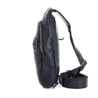 Kožený crossbody bodybag s variabilním nošením Noelia Bolger materiál kůže zapínání na zip barva černá velikost malá NB 2034 C Z boku