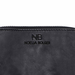 Praktická kožená peněženka s prošíváním Noelia Bolger materiál kůže zapínání na cvoček barva černá velikost malá 5130 NB C Logo