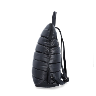 Prošívaný batoh z nadýchaného nylonu Carmelo materiál nylon zapínání na zip barva černá velikost střední 4384 C Z boku