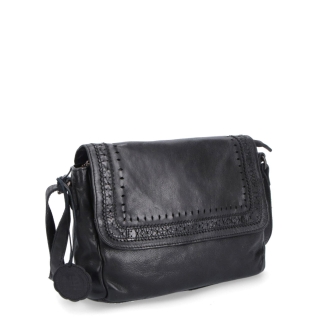 Designová kožená crossbody kabelka s klopou Noelia Bolger materiál kůže zapínání na zip barva černá velikost malá NB 2026 C