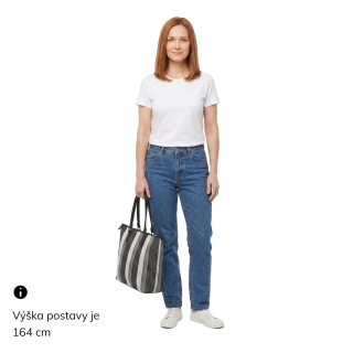 Prostorná městská kabelka z pevného textilu Indee materiál textil zapínání na zip barva hnědá velikost velká 6345 H Na postavě