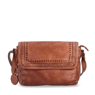Designová kožená crossbody kabelka s klopou Noelia Bolger materiál kůže zapínání na zip barva koňaková velikost malá NB 2026 KO Zepředu