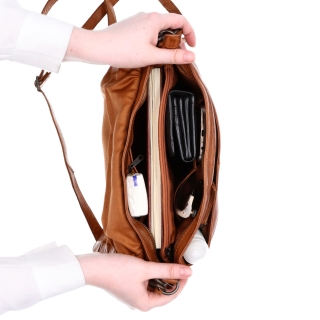 Crossbody kabelka z pravé kůže s klopou Noelia Bolger materiál kůže zapínání s klopou barva koňaková velikost střední NB 2024 KO Vnitřek