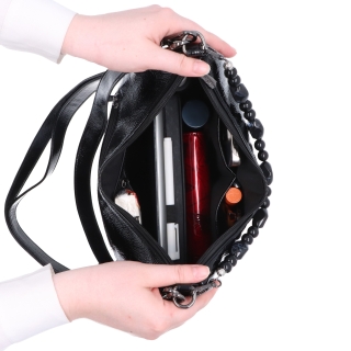 Kabelka přes rameno i crossbody s odepínacími popruhy Le Sands materiál syntetická kůže zapínání na zip barva černá velikost střední 4637 C Vnitřek