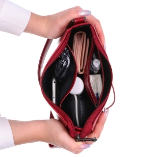 Nadčasová crossbody kabelka z pravé kůže Noelia Bolger materiál kůže zapínání na zip barva červená velikost malá NB 0079 TCV Vnitřek