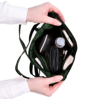 Kožená crossbody kabelka s moderním designem Noelia Bolger materiál kůže zapínání na zip barva zelená velikost malá NB 2400 ZE Vnitřek