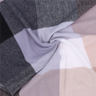 Příjemná šála s kostkovaným vzorem Noelia Bolger materiál Polyester s příměsí vlny barva multicolor KZ002 - 01