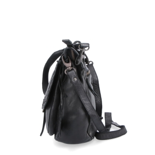 Kožená crossbody kabelka se zdobenou klopou Noelia Bolger materiál kůže zapínání s klopou barva černá velikost střední NB 2030 C Z boku