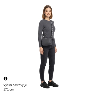 Stylová crossbody kabelka s texturovaným povrchem Tangerin materiál syntetická kůže zapínání na zip barva zelená velikost malá 4365 ZE Na postavě