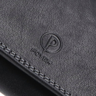 Praktická kožená peněženka Poyem materiál kůže zapínání na cvoček barva černá velikost malá 5216 Poyem C Logo