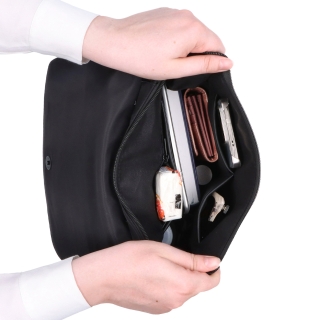 Městský nylonový batoh v moderním střihu Carmelo materiál nylon zapínání na zip barva černá velikost střední 6608 C Vnitřek