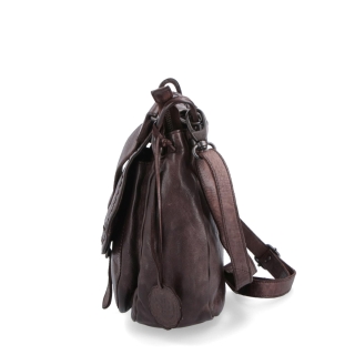 Kožená crossbody kabelka se zdobenou klopou Noelia Bolger materiál kůže zapínání s klopou barva hnědá velikost střední NB 2030 H Z boku