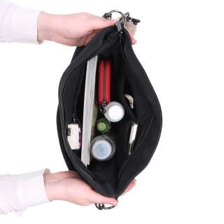 Stylová hobo kabelka s odepínacími popruhy Carmelo materiál syntetická kůže zapínání na zip barva hnědá velikost střední 4657 H Vnitřek