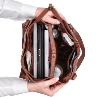 Kožená kabelka přes rameno s možností rozšíření Noelia Bolger materiál kůže zapínání na zip barva koňaková velikost střední NB 2102 KO Vnitřek