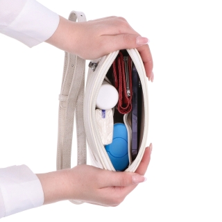Luxusní malá kožená crossbody kabelka Noelia Bolger materiál kůže zapínání na zip barva bílá velikost malá NB 0080 OW Vnitřek