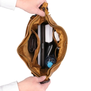 Měkká kožená hobo kabelka přes rameno Noelia Bolger materiál kůže zapínání na zip barva žlutá velikost střední NB 2043 ZLU Vnitřek