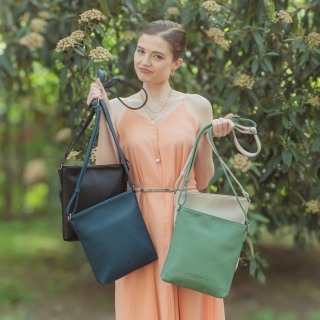 Crossbody kabelka na zip Carmelo materiál syntetická kůže zapínání na zip barva zelená velikost malá 4324 SZE Lifestyle