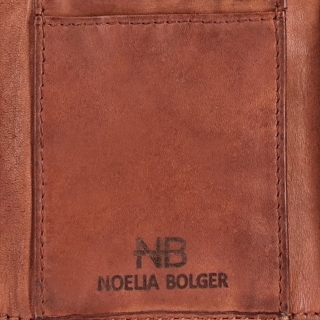 Malá kožená peněženka v boho stylu Noelia Bolger materiál kůže zapínání na cvoček barva koňaková velikost malá 5124 NB KO Logo