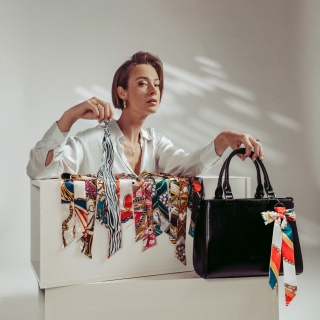 Designový šátek na kabelku Indee materiál polyester barva multicolor S010 Lifestyle