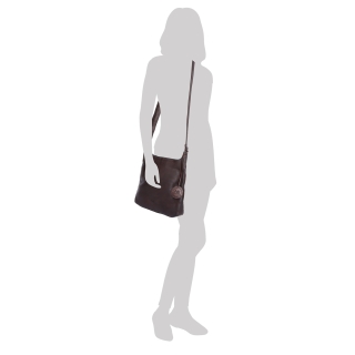 Kožená crossbody kabelka pro každý den Noelia Bolger materiál kůže zapínání na zip barva hnědá velikost malá NB 2404 H Na postavě