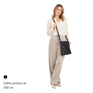 Crossbody kabelka s přehledným vnitřkem Tangerin materiál syntetická kůže zapínání na zip barva černá velikost střední 8051 C Na postavě