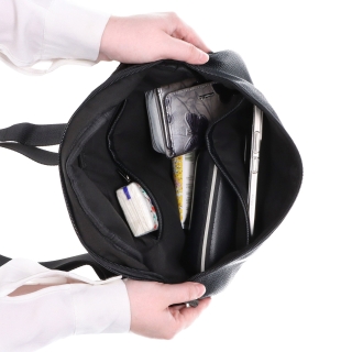Ledvinka ze syntetické kůže Carmelo materiál syntetická kůže zapínání na zip barva vínová velikost střední 4320 BO Vnitřek