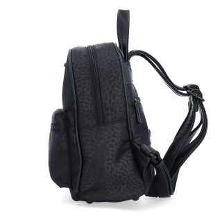 Malý nylonový batůžek pro ženy Carmelo materiál nylon zapínání na zip barva černá velikost malá 6604 C LE Z boku