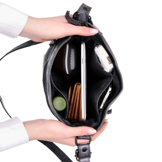 Kožená vintage crossbody s kapsami Noelia Bolger materiál kůže zapínání na zip barva černá velikost střední NB 2006 C Vnitřek