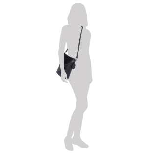 Elegantní kožená crossbody s řetízkem Noelia Bolger materiál kůže zapínání na zip barva černá velikost malá NB 0048 C Na postavě