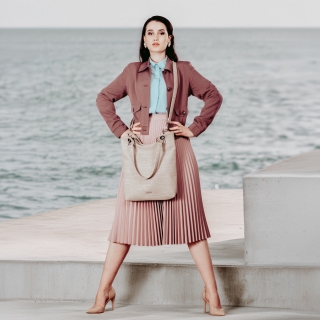 Městská kabelka s odepínacím crossbody popruhem Carmelo materiál syntetická kůže zapínání na zip barva béžová velikost střední 4395 BE Lifestyle