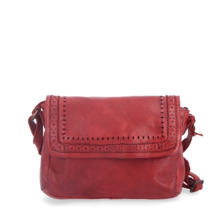 Designová kožená crossbody kabelka s klopou Noelia Bolger materiál kůže zapínání na zip barva červená velikost malá NB 2026 CV Zepředu