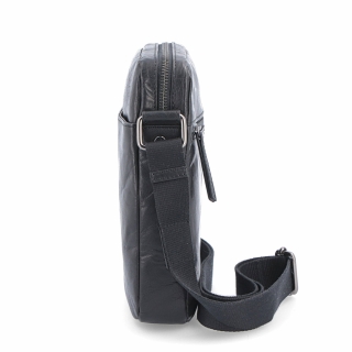 Kožená crossbody taška Poyem materiál kůže barva černá velikost malá 2200 Poyem C Z boku
