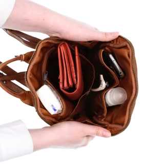 Malý batoh z pravé kůže Noelia Bolger materiál kůže zapínání na zip barva koňaková velikost malá NB 2020 KO Vnitřek