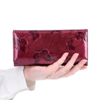 Elegantní dlouhá peněženka Carmelo materiál kůže zapínání na cvoček barva růžová velikost velká 2109 M F V ruce