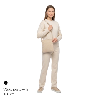 Menší crossbody kabelka z hebkého materiálu Tangerin materiál syntetická kůže zapínání na zip barva béžová velikost malá 7017 SAN Na postavě