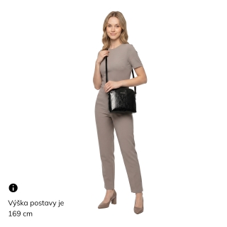Designová crossbody vintage kabelka se strukturovaným vzorem Le Sands materiál syntetická kůže zapínání na zip barva černá velikost malá 4371 C Na postavě