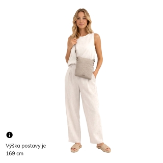 Minimalistická crossbody kabelka s jemným vzorem Carmelo materiál syntetická kůže zapínání na zip barva béžová velikost malá 4397 BE Na postavě