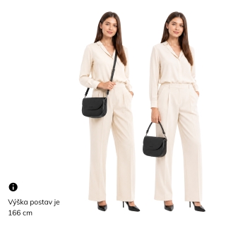 Stylová crossbody kabelka s klopou Le Sands materiál syntetická kůže zapínání s klopou barva černá velikost malá 7730 C Na postavě