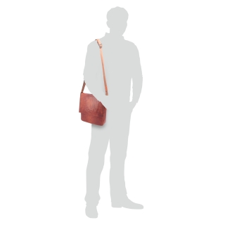 Kožená crossbody klopna Poyem materiál kůže zapínání s klopou barva koňaková velikost střední 2207 Poyem KO Na postavě