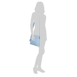 Elegantní kožená crossbody k šatům i saku Noelia Bolger materiál kůže zapínání na zip barva modrá velikost malá NB 0078 SM Na postavě