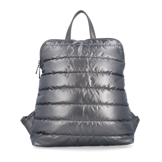 Prošívaný batoh z nadýchaného nylonu Carmelo materiál nylon zapínání na zip barva metalická velikost střední 4384 TI Zepředu