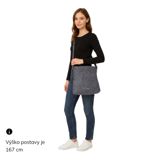 Stylová crossbody kabelka s čistým designem Tangerin materiál syntetická kůže zapínání na zip barva šedá velikost střední 1101 SS Na postavě