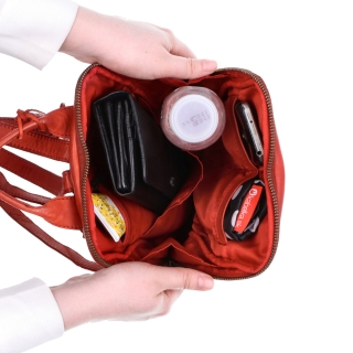 Malý batoh z pravé kůže Noelia Bolger materiál kůže zapínání na zip barva červená velikost malá NB 2020 CV Vnitřek