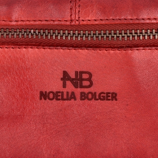 Dlouhá kožená peněženka s prošitím Noelia Bolger materiál kůže zapínání na cvoček barva červená velikost velká 5126 NB CV Logo