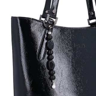 Syntetická shopper kabelka s přívěskem LeSands materiál syntetická kůže zapínání na zip barva černá velikost velká 4643 C Detail