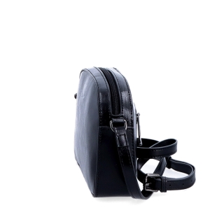 Malá minimalistická kožená crossbody kabelka Noelia Bolger materiál kůže zapínání na zip barva černá velikost malá NB 0106 C Z boku
