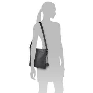 Kožená crossbody kabelka ve vintage stylu Noelia Bolger materiál kůže zapínání na zip barva černá velikost malá NB 2001 C Na postavě