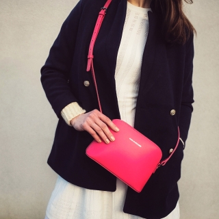Kožená kabelka crossbody Noelia Bolger Noelia Bolger materiál kůže zapínání na zip barva růžová velikost malá NB 0096 F Lifestyle