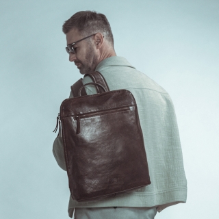 Kožený batoh s přihrádkou na notebook Poyem materiál kůže zapínání na zip barva hnědá velikost velká 2226 Poyem H Lifestyle